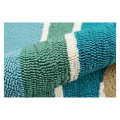 Veranda Julian Bird Hooked Accent Rug - Momeni